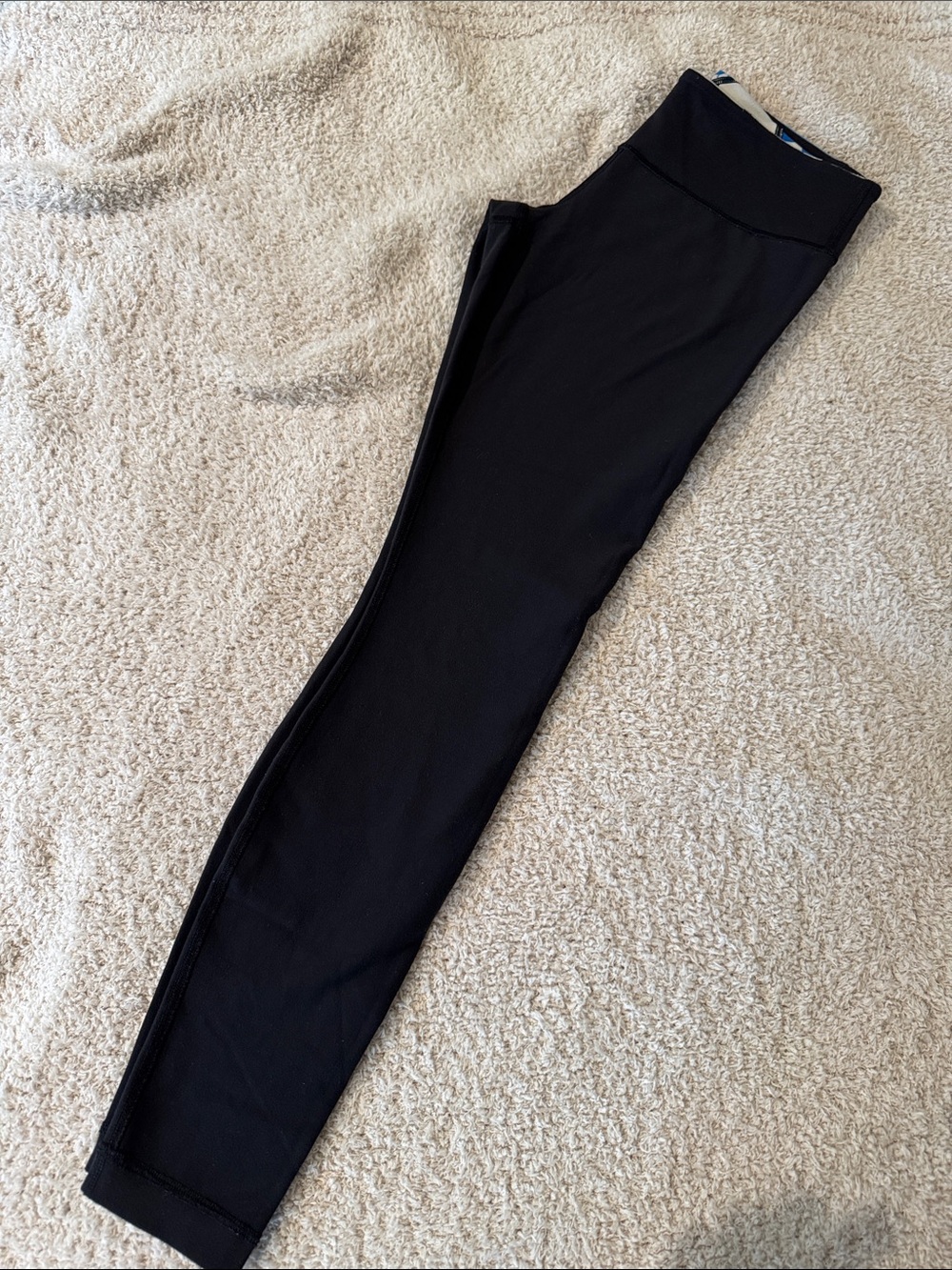 Lululemon wunder under black leggings Size 8